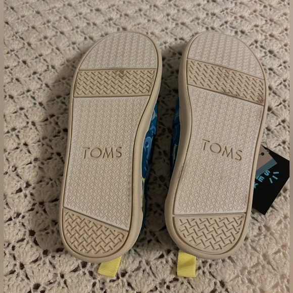 TOMS Shark Glow-in-the-Dark Slip On Shoes Youth Alpargata Sharks - Picture 4 of 8